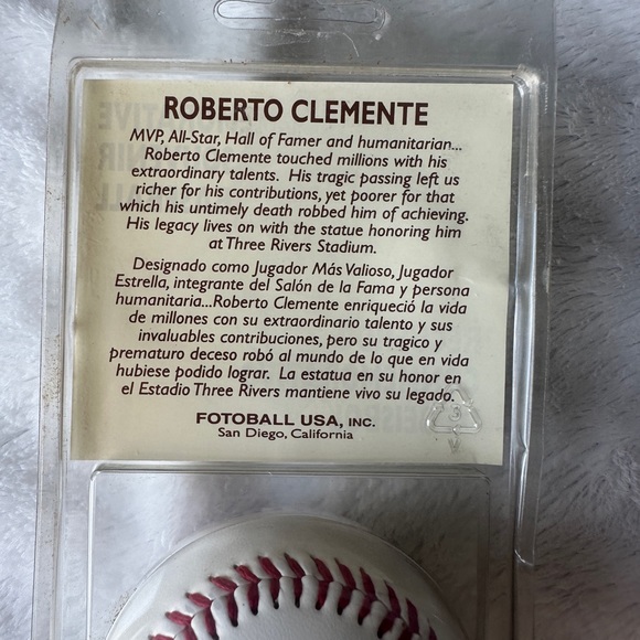 - Roberto Clemete Commemrative Baseball Souvenir 1994 - Picture 2 of 7